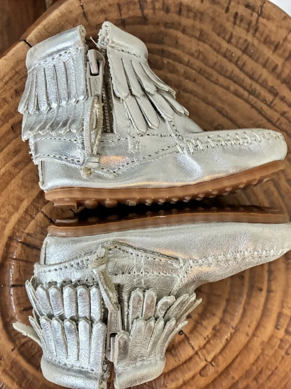 Minnetonka Toddler Size 4 Double Fringe Silver Leather Zip Up Moccasin NWOT